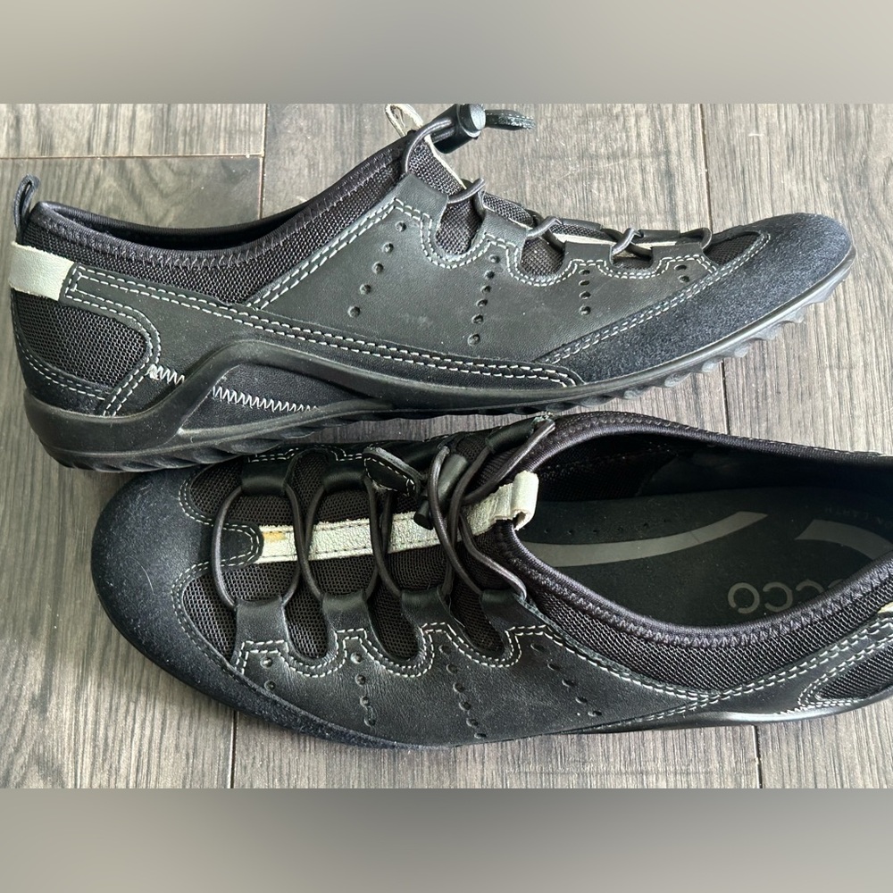 ECCO Dayla Tie low women’s size 38 (7.5) sneakers in like new condition